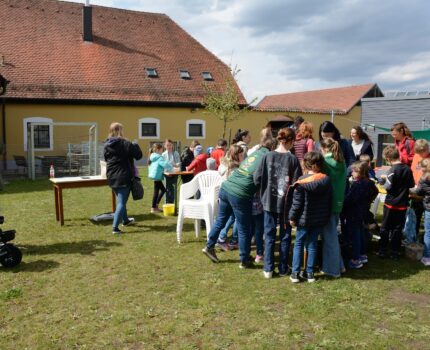 Gründungstreffen: Maibaumaufstellen mit den „Holzwies-Hupfern“